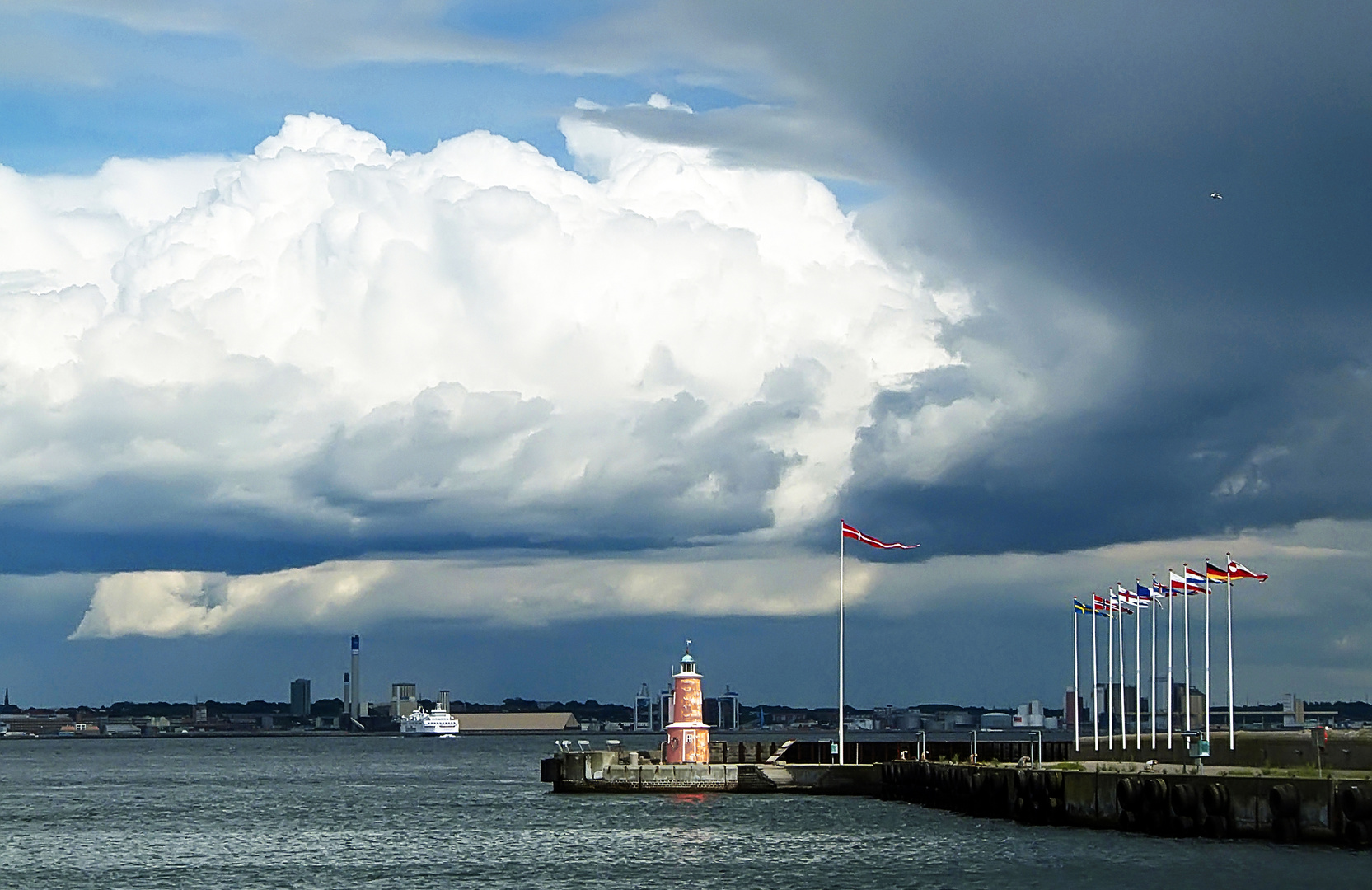 der Wind weht von Westen, drüben liegt Schweden