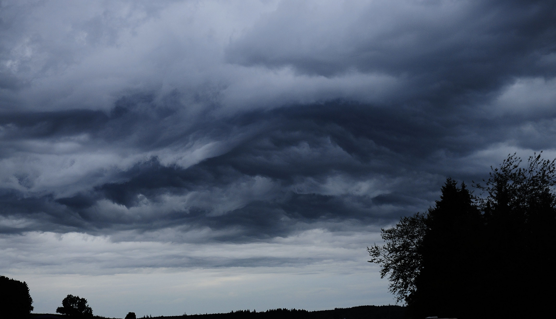 der WInd zeigt seine Fratze...