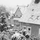 Der Winter ist mit Schneefall gekommen.