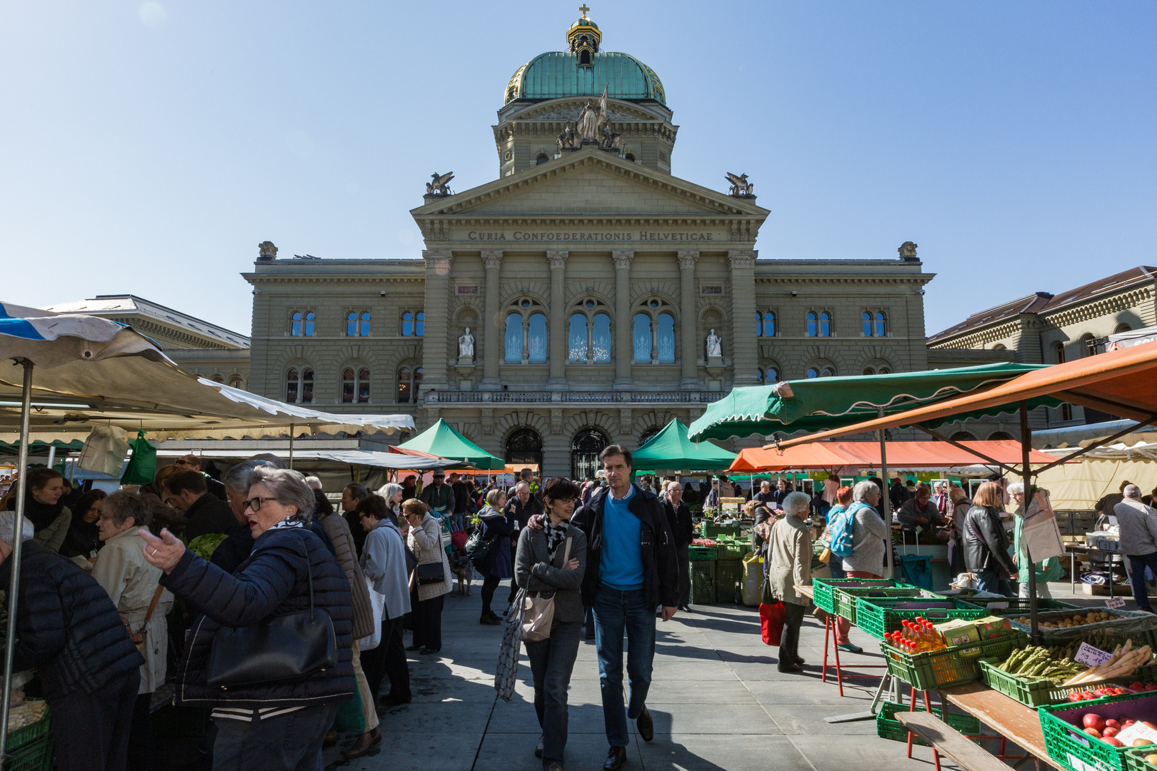 Der Wochenmarkt auf dem Bundesplatz
