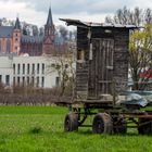 Der Wohnwagen vor historischer Kulisse