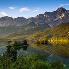 Der wunderschöne Eibsee bei Sonnenaufgang 