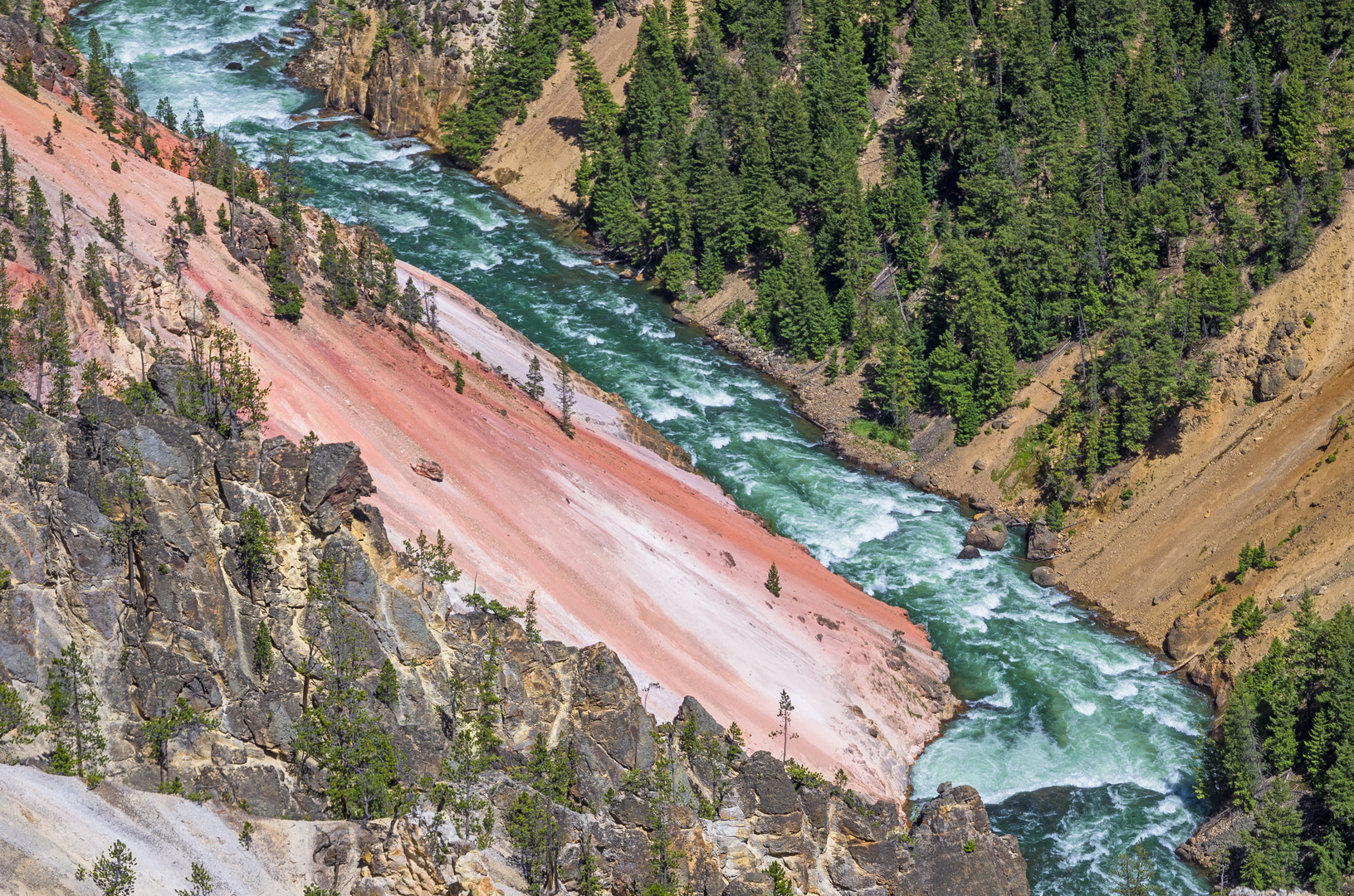 Der Yellowstone River zwängt sich durch