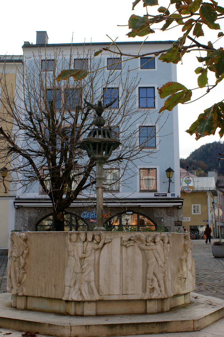 Der Zeiserl-Brunnen in Hallein