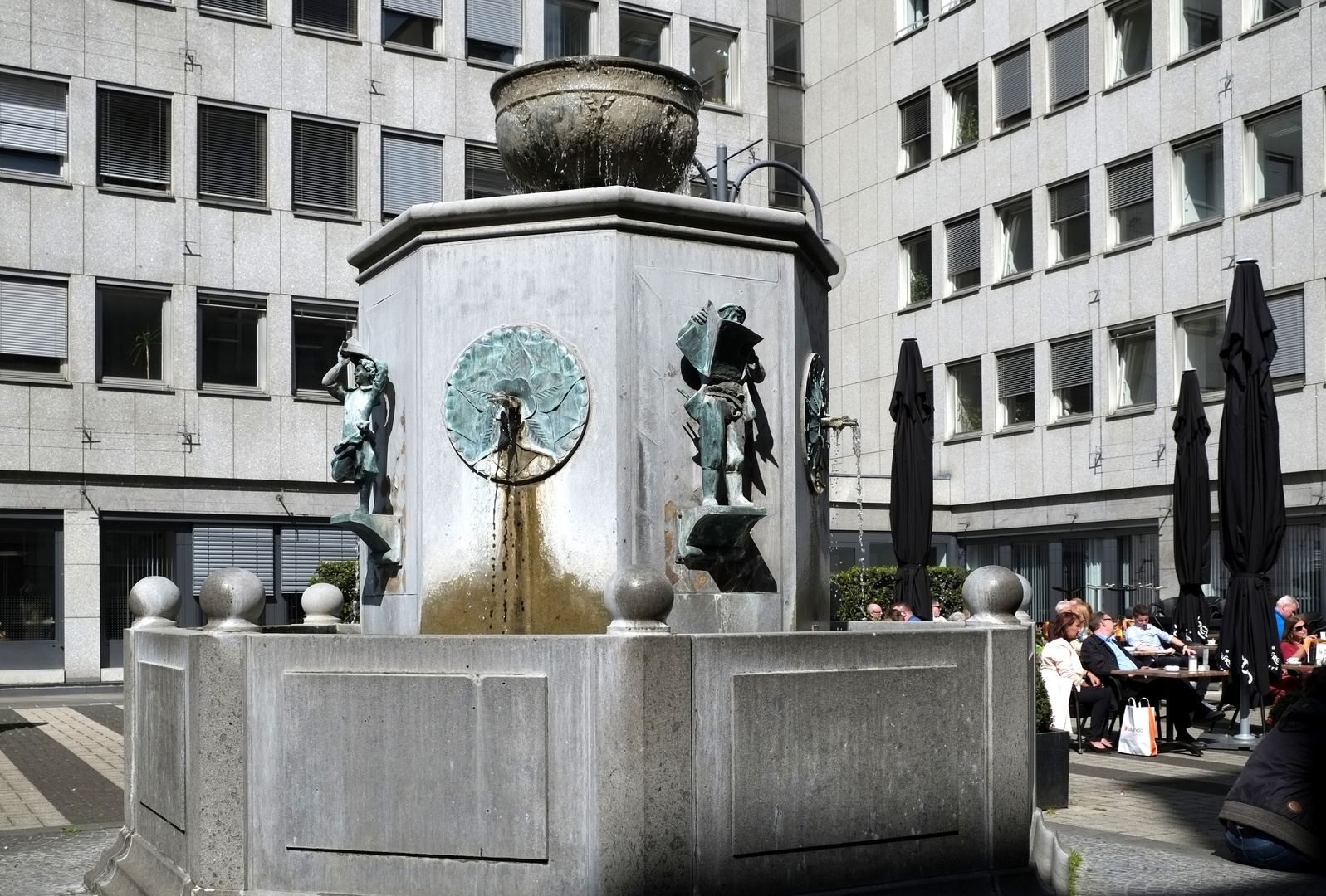 der Zeitungsbrunnen