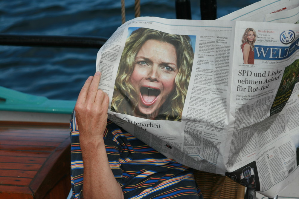 Der Zeitungsleser oder Michelle Pfeiffer einmal anders