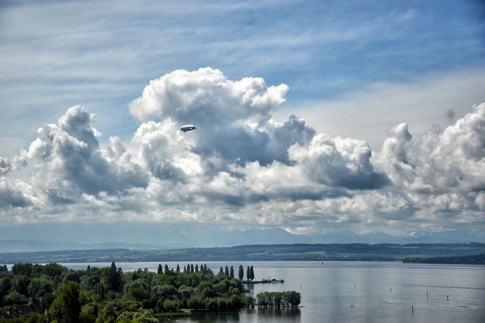 der Zeppelin und die Wolken