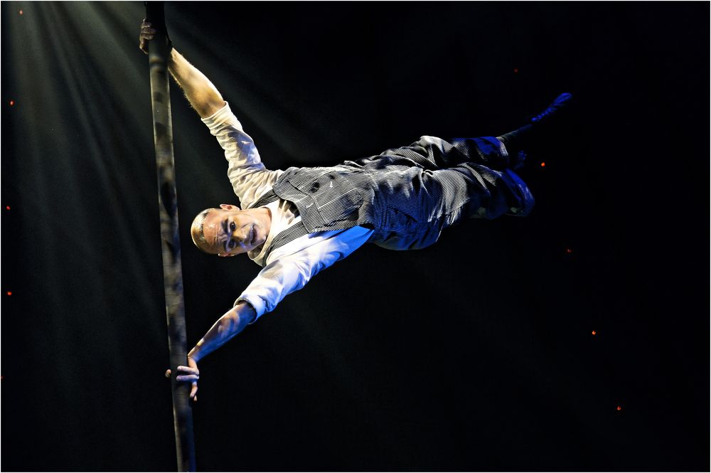 Der Zirkusakrobat - L'artiste de cirque Foto & Bild | erwachsene