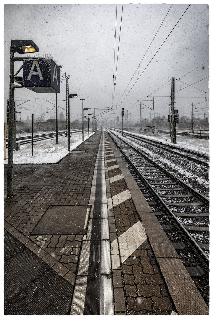 Der Zug hinter dem Schnee