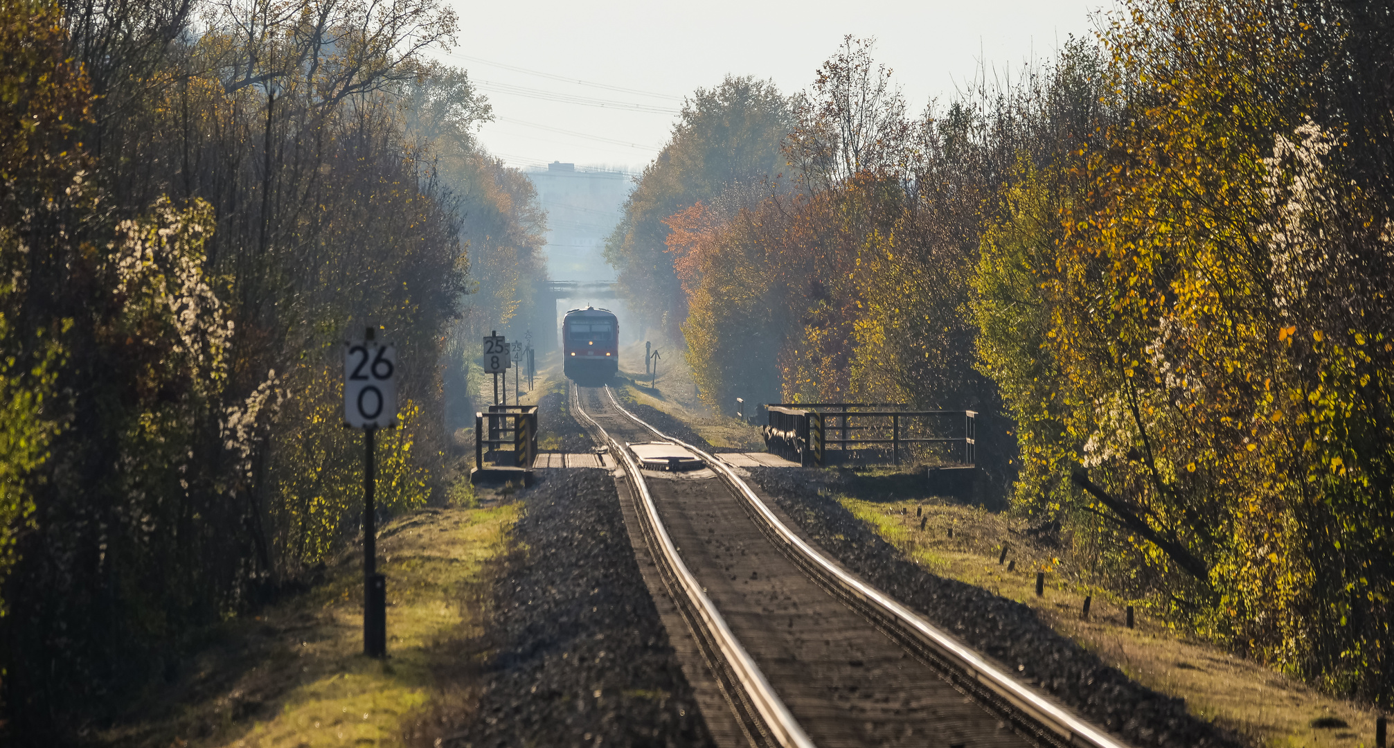 Der Zug kommt ! Foto & Bild herbst, november, eisenbahn Bilder auf