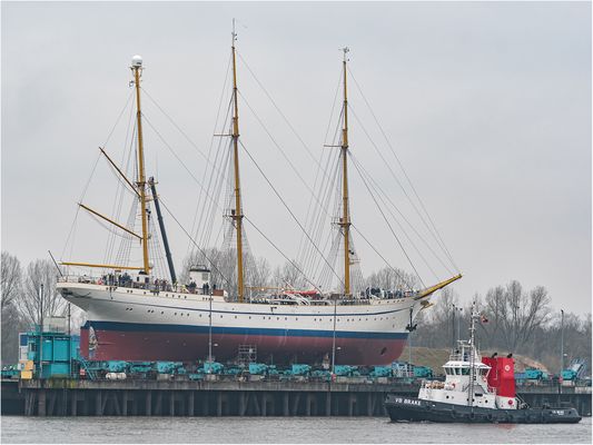 Der zweite Schlepper kommt.....