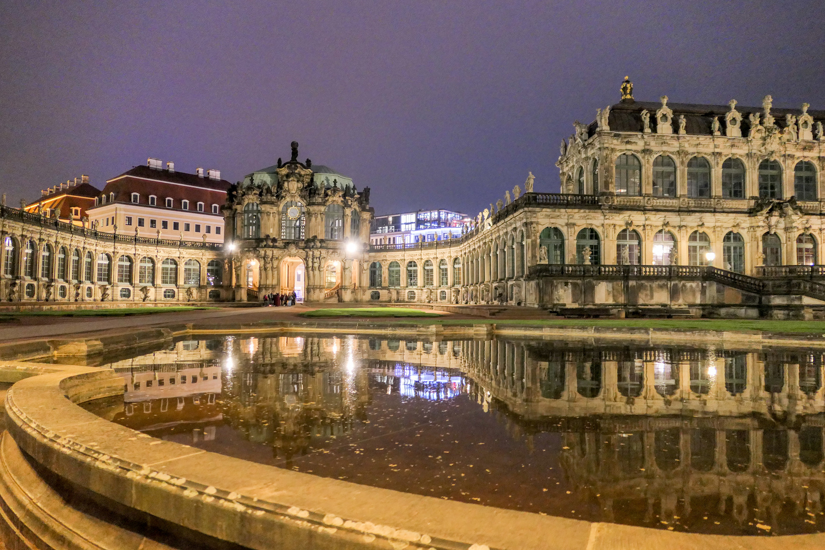 Der Zwinger bei Nacht