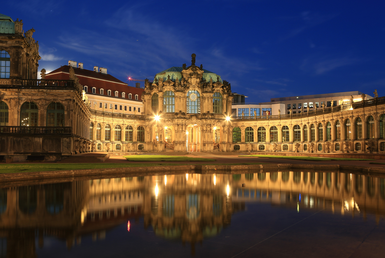 Der Zwinger im Spiegel am Abend