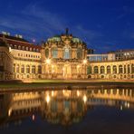 Der Zwinger im Spiegel am Abend