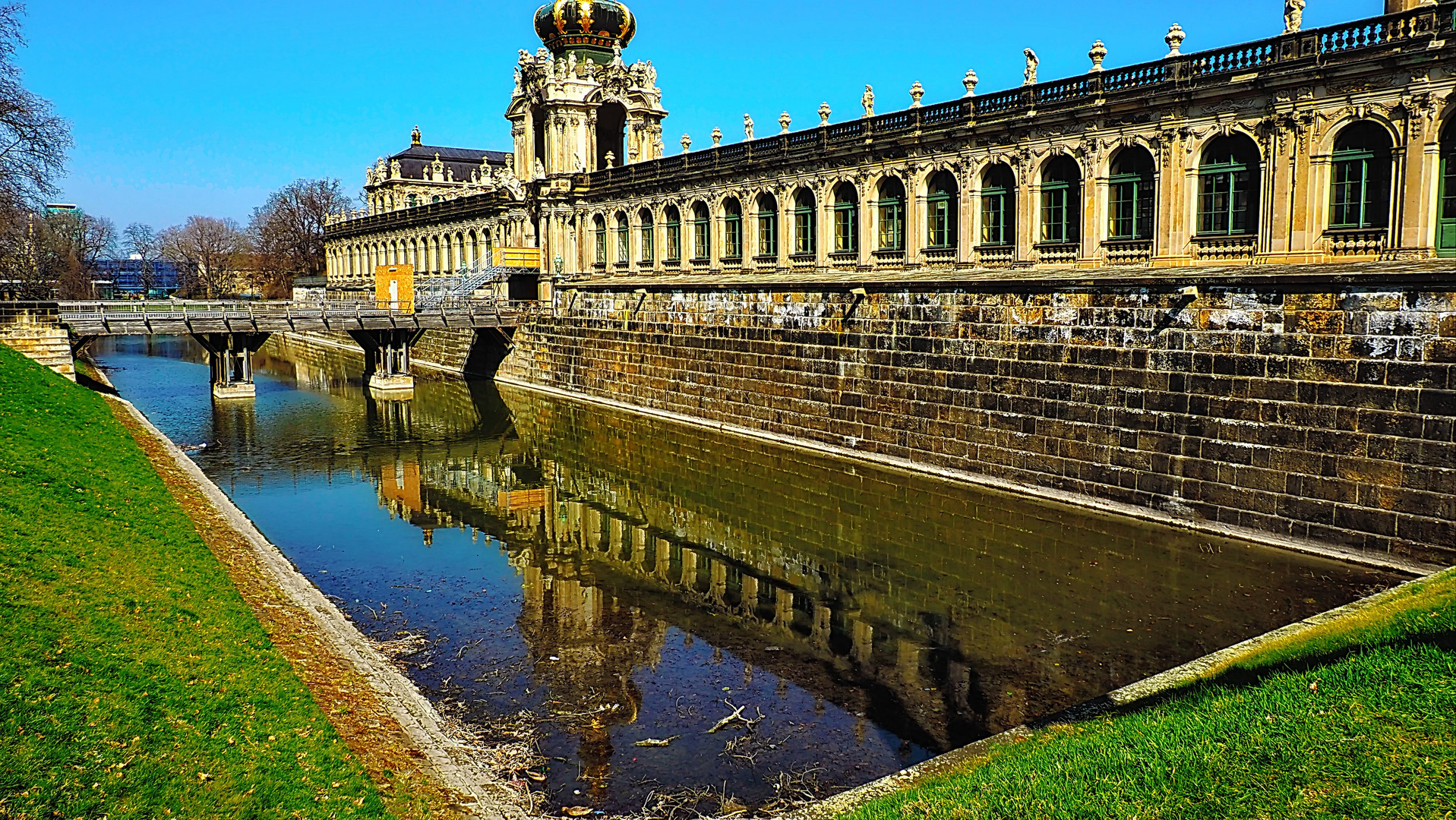 Der Zwinger im Spiegel