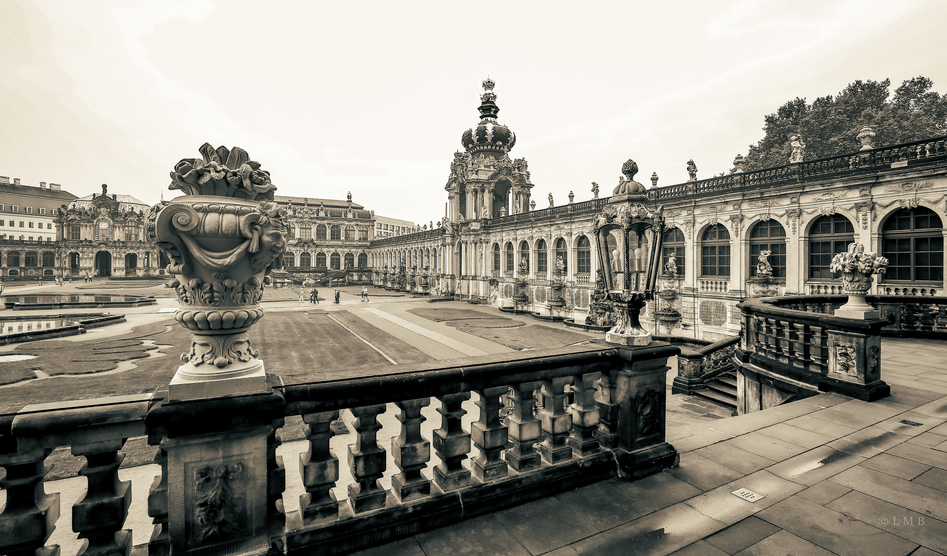 Der Zwinger mit Kronentor 