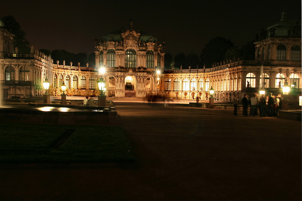 Der Zwinger zu Dresden bei Nacht