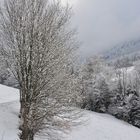 Dernière les nuages se trouve le soleil