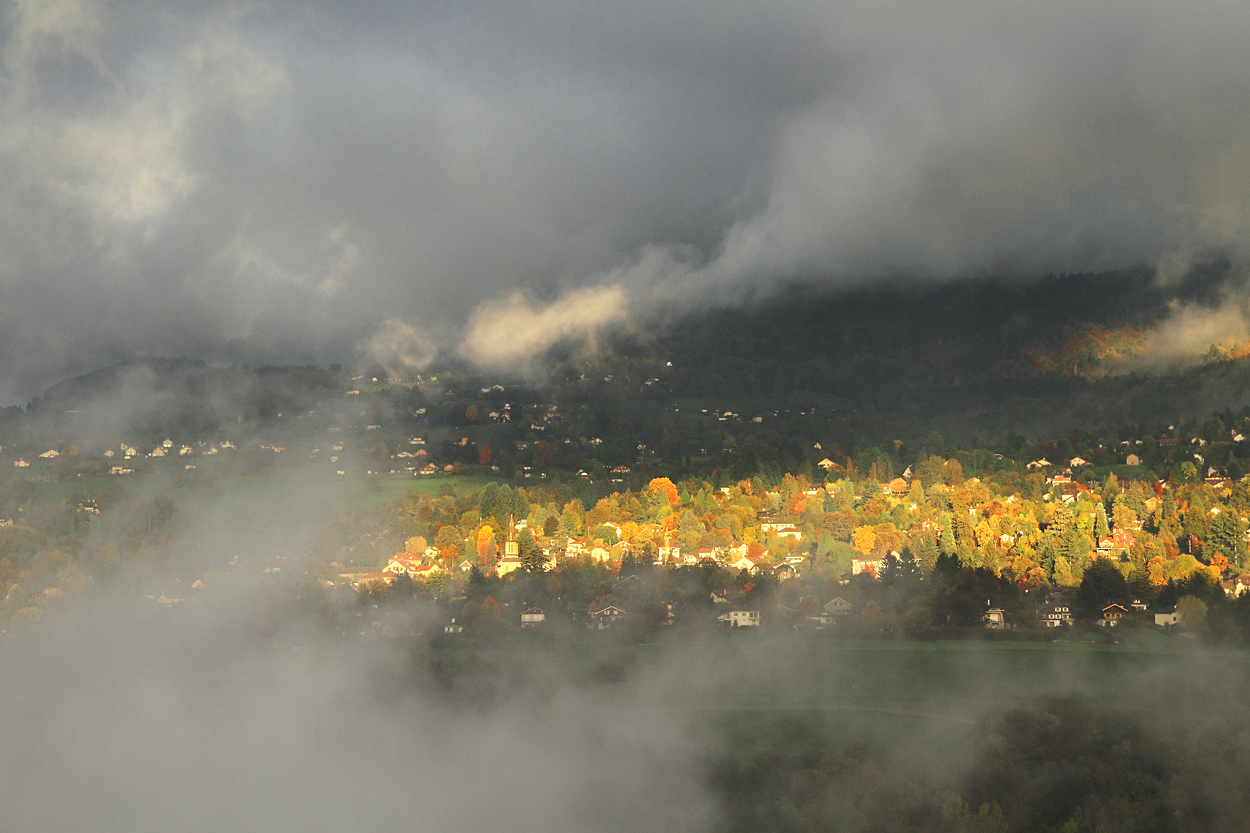 dernières lumières sur le village