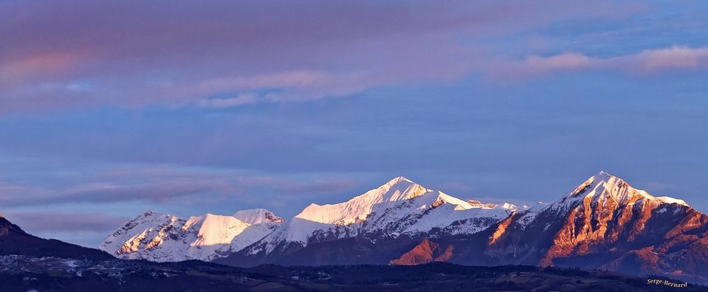 Derniers rayons de Soleil sur les sommets.