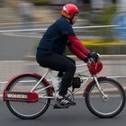 Dernyfahrer beim Straßenrennen