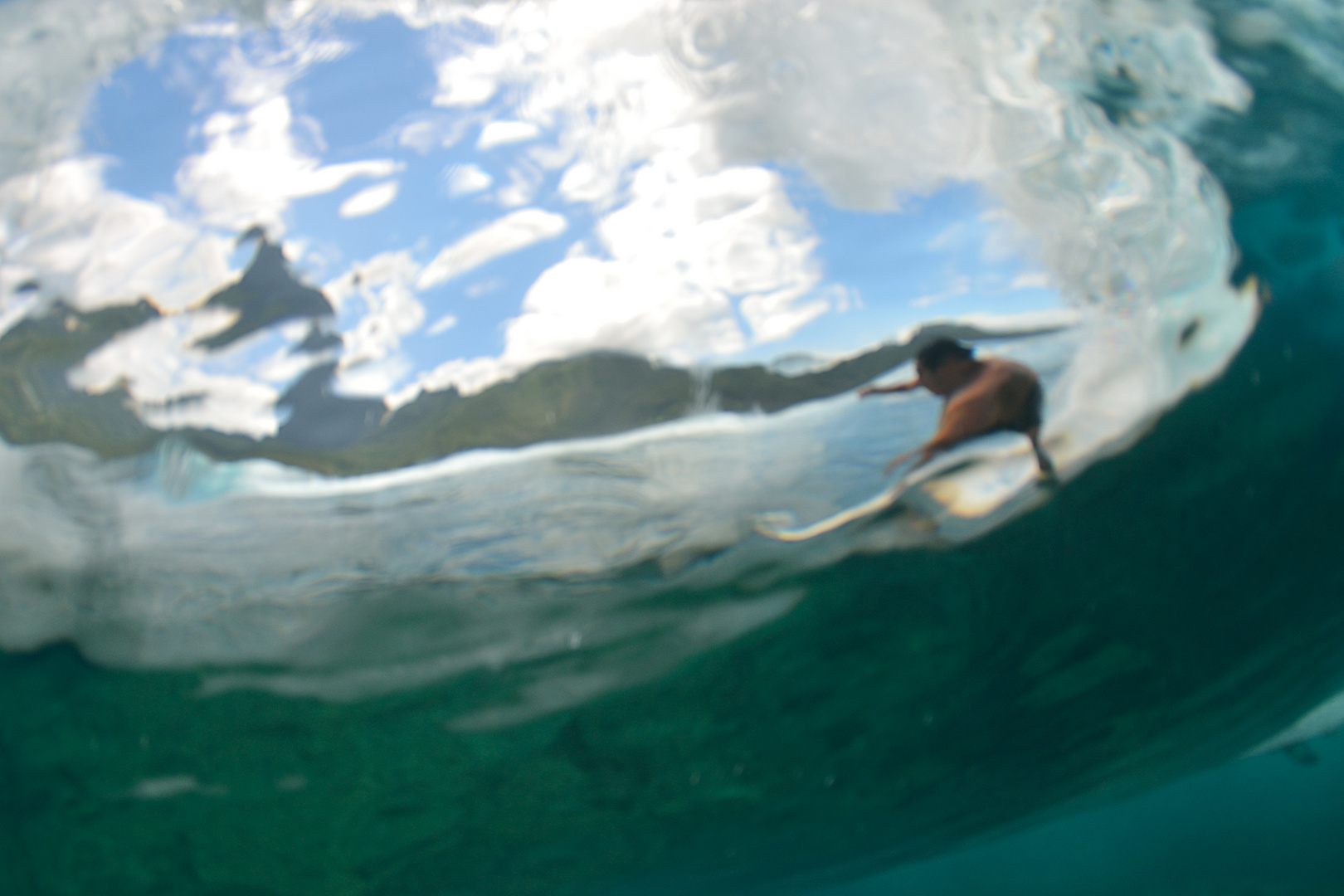 derrière la vague