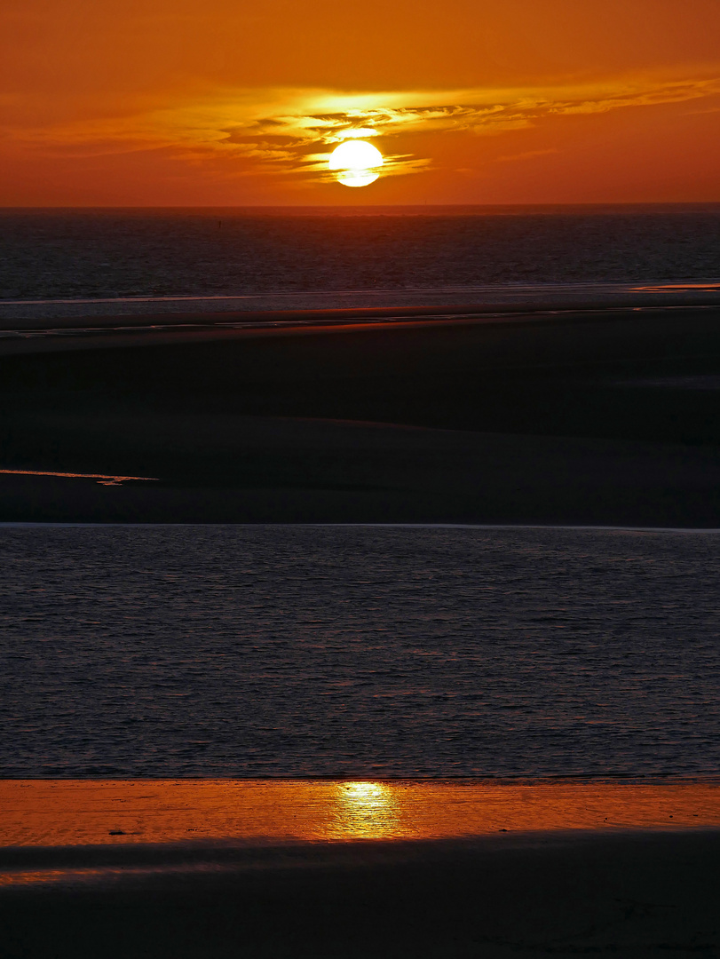 Derselbe feurige Sonnenuntergang vom 11.03.20, etwas früher kurz vor dem Touch-down mit Spiegelung