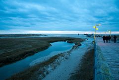 Des blauen St. Peters Ording gelb ausgeleuchtet