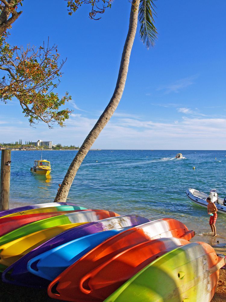 Des couleurs sur la plage de Anse Vata