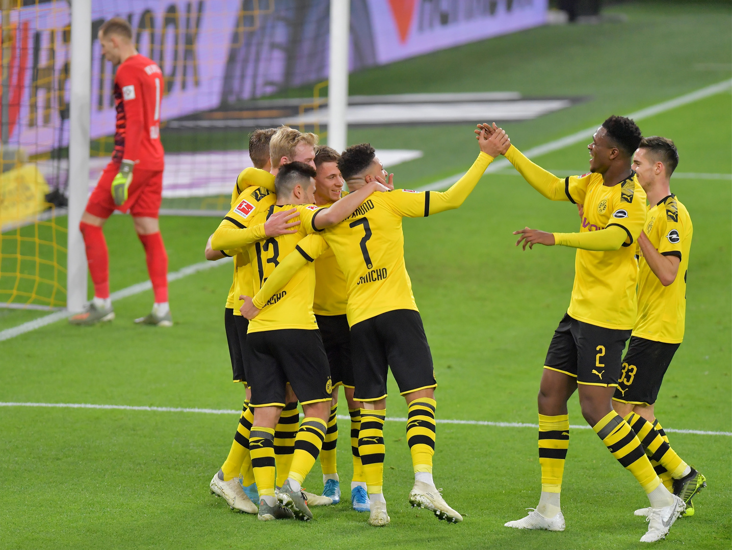 Des einen Freud, des anderen Leid. Foto & Bild sport, ballsport