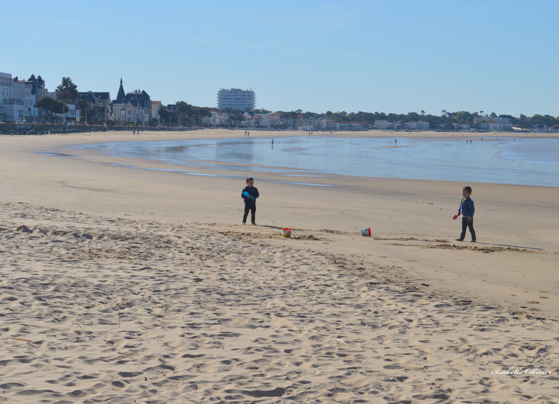 Des jumeaux sur la plage