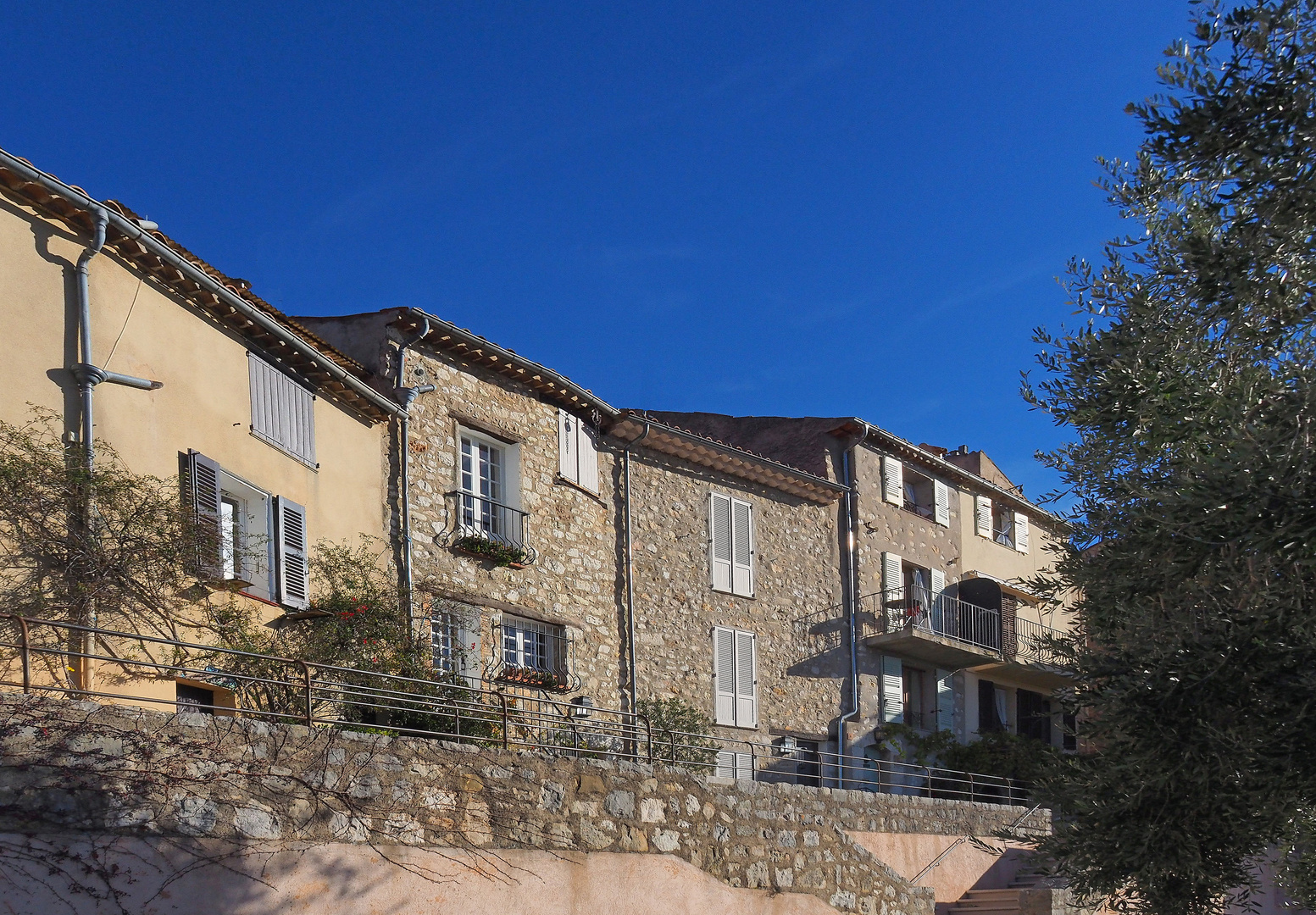 Des maisons orientées au sud à Saint-Cézaire-sur-Siagne