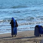 Des promeneuses sur le sable