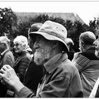  des spectateurs à la barbe grise. 