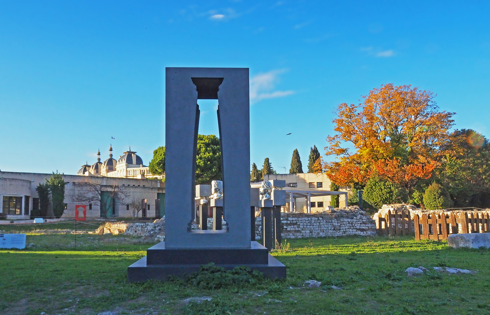 Des œuvres de Sacha Sosno  -  Site archéologique de Nice, Cimiez