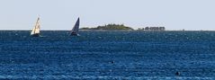 Des voiles au large de Nouméa devant l’Îlot Maître