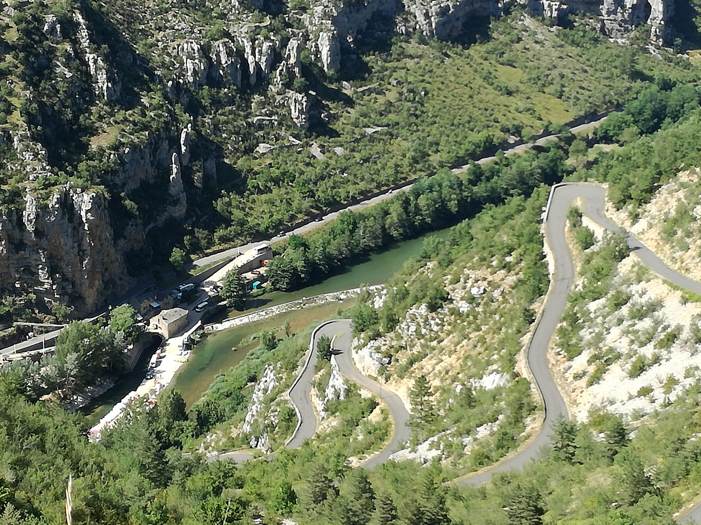 Descente sur La Malene depuis le Causse Mejean...