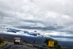 Desde el auto, cruce de las altas cumbre III