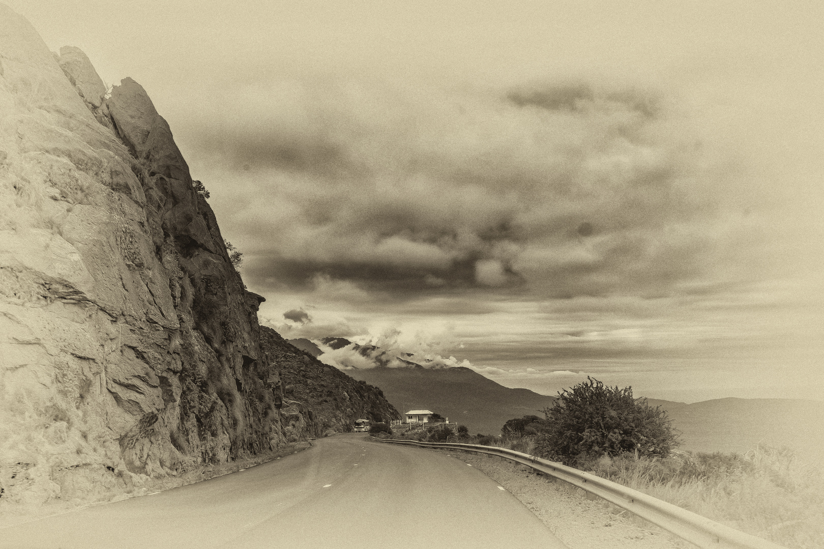 Desde el auto, cruce de las altas cumbre IV