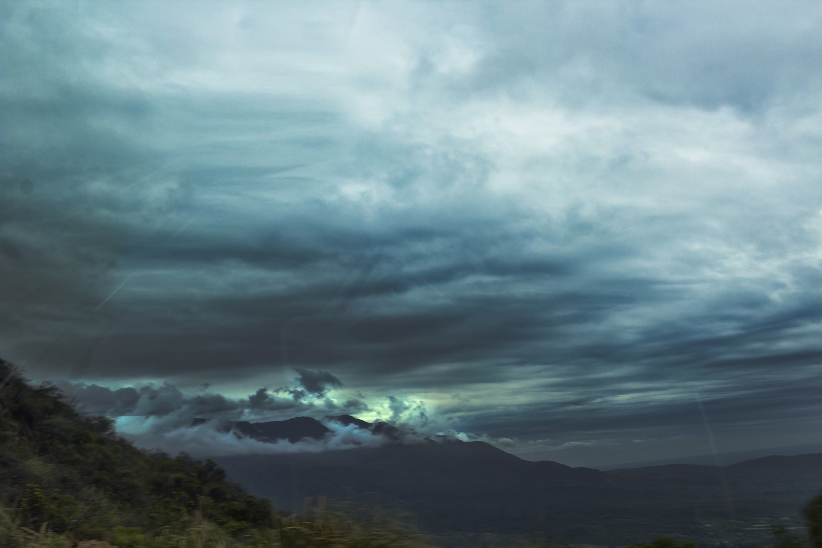 Desde el auto cruce de las altas sierras