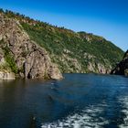 Desde el catamarán en La Ribeira Sacra.