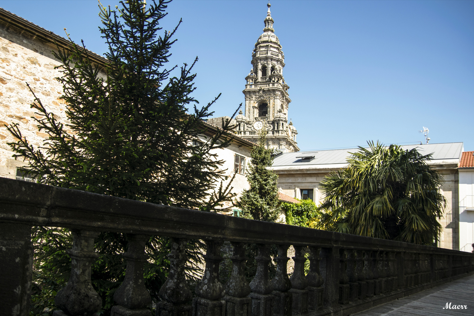 Desde la balconada que da nombre a esta casa