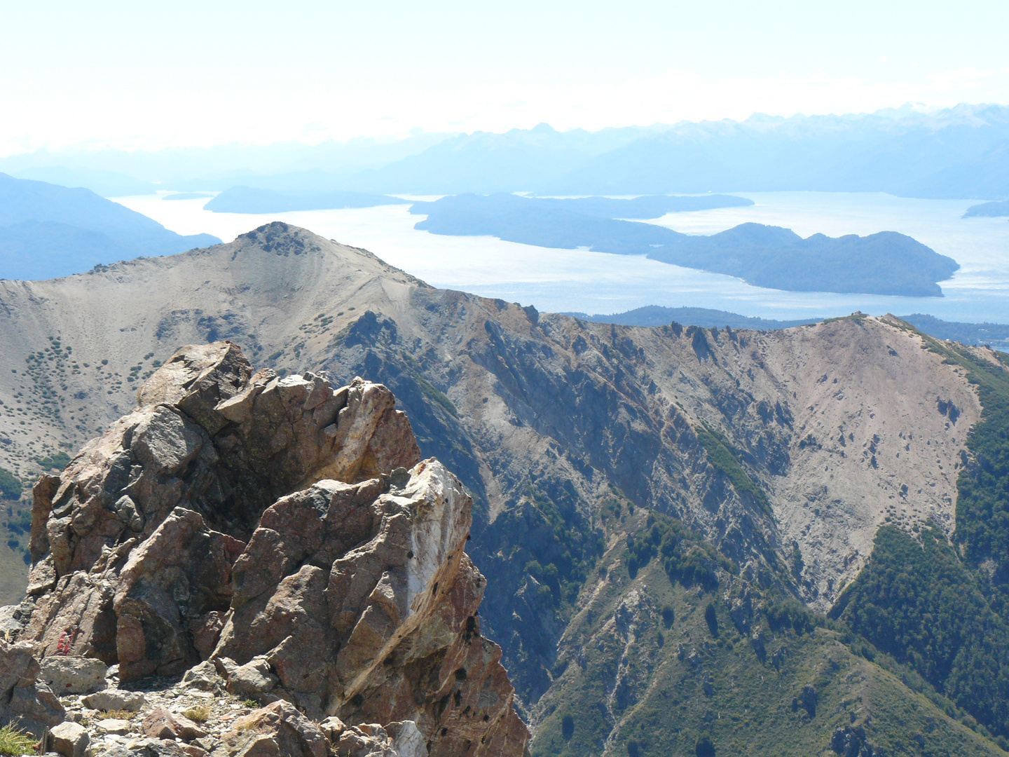 desde la cima del cerro catedral, fondo lago nahuel huapi