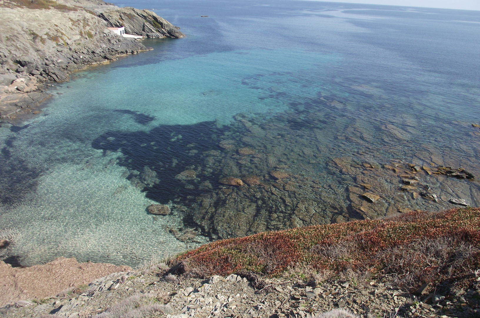 Desde un acantilado, el mar se ve mejor