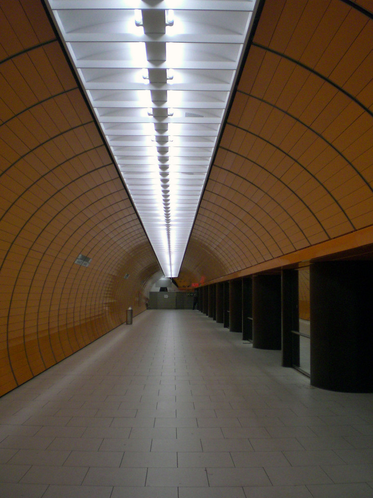 Deserted subway station   - ‘6‘