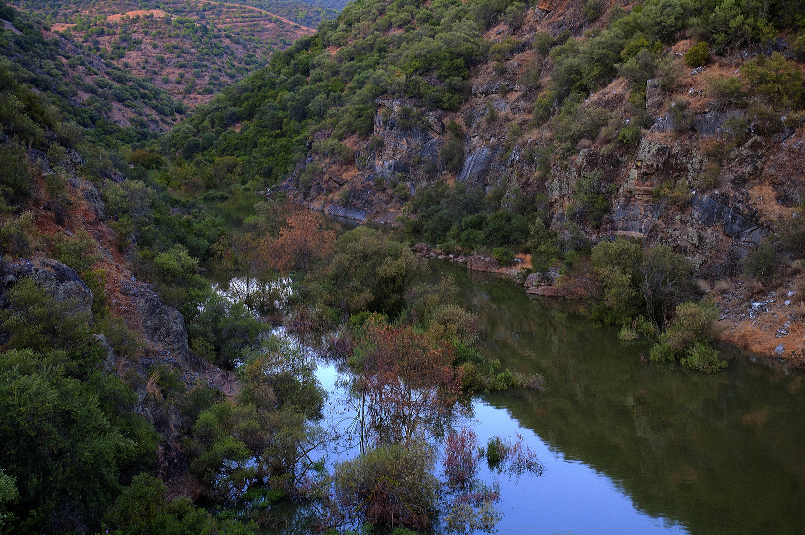 DESFILADEROS DEL RÍO GUADIATO (Dedicada a mi amigo Luis Bugarín)