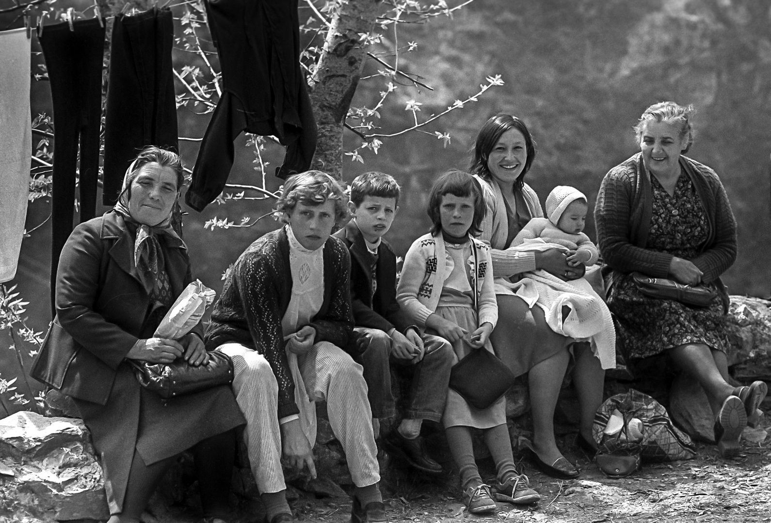 DESPUÉS DE MISA, UN DOMINGO EN LA ALDEA