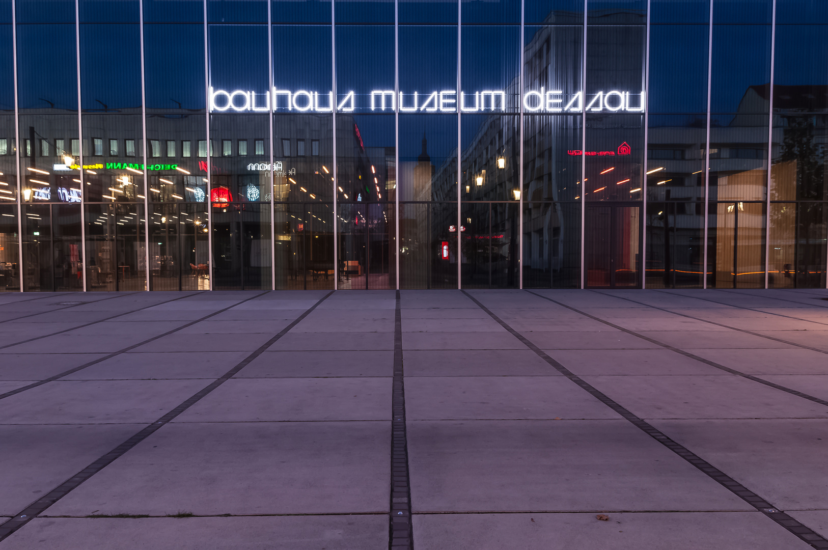 Dessau-Roßlau das neue "Bauhausmuseum" Frontansicht im Eingangsbereich