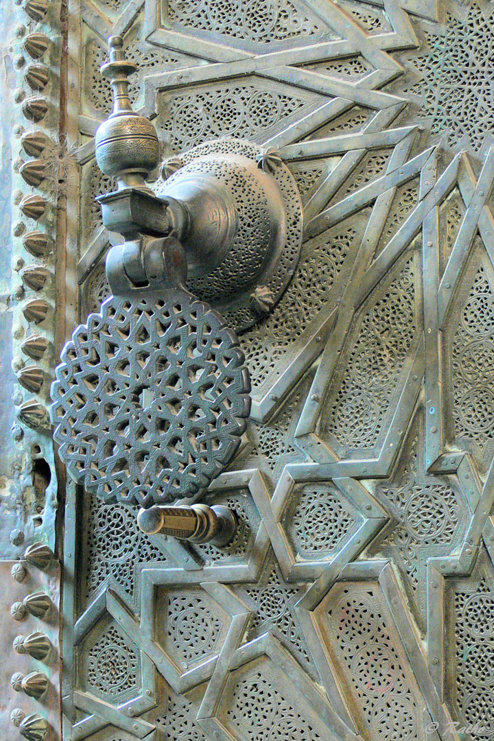 Detail am Eingang der Koranschule des Abou Inan (1350) in der Medina von Fès