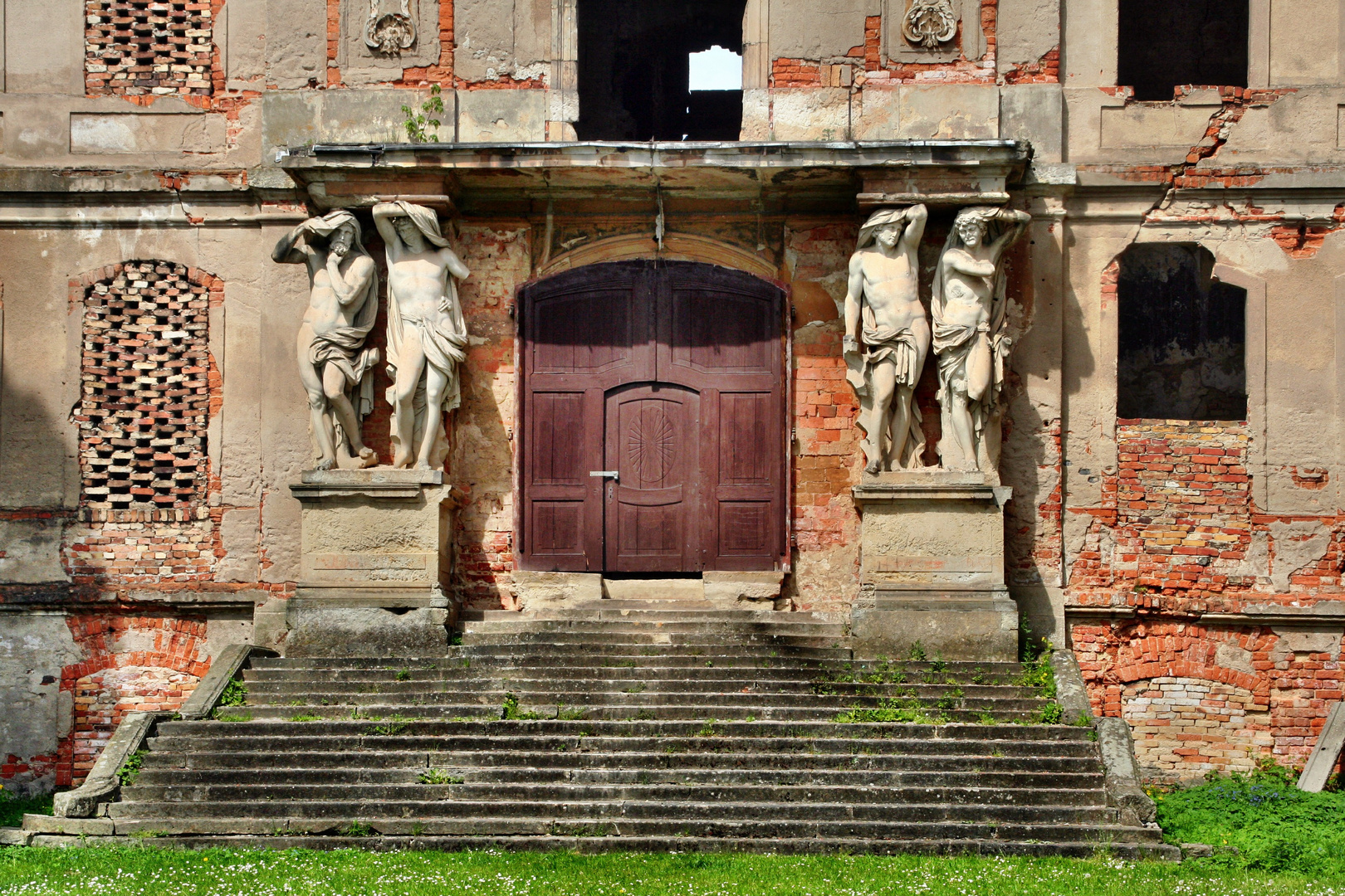 Detail an der Ruine des Schlosses Brühl in Brody (Pförten)